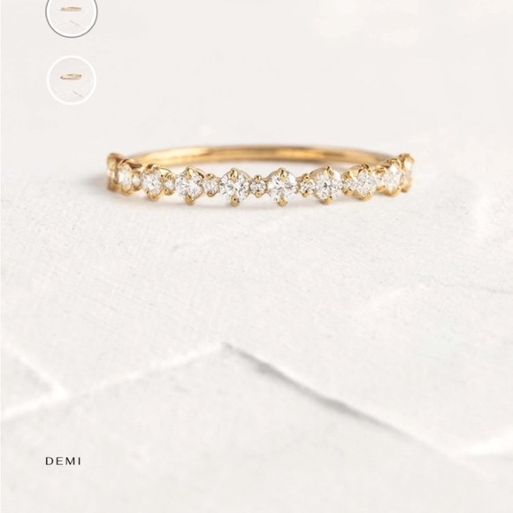 Elegant Gold Diamond Ring - Picture 3 of 9